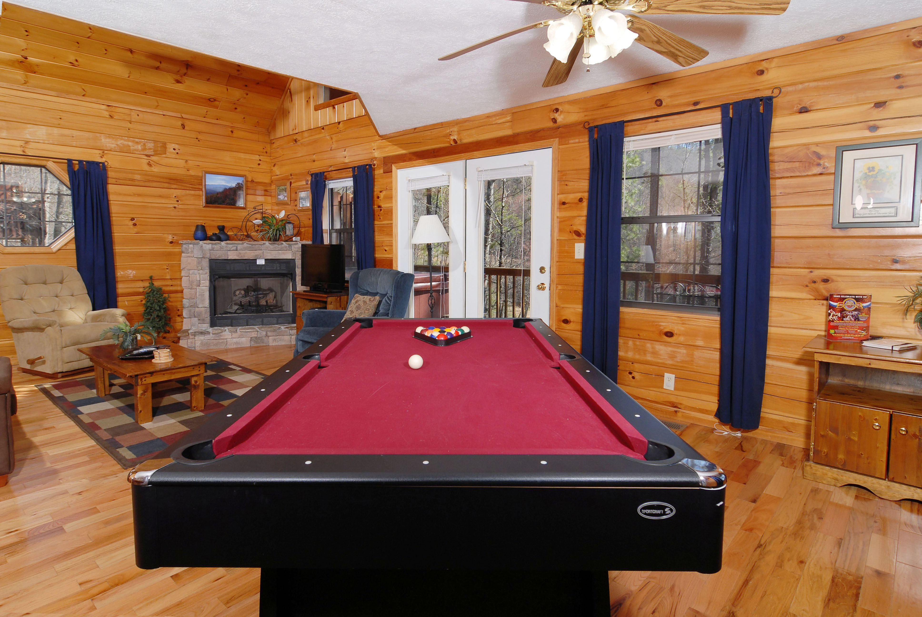 Pigeon Forge Two Bedroom Chalet For Rent-Pool Table Hot Tub